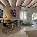 Emma Villa *